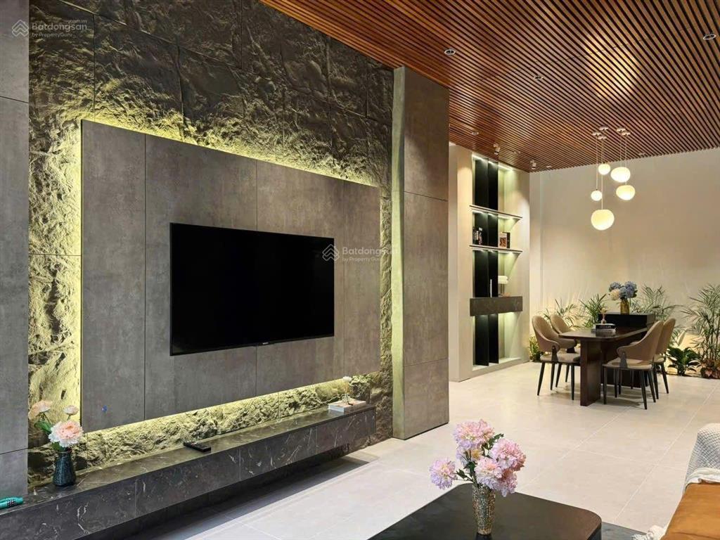 Nhà đẹp 3 tầng mới toanh kt hiện đại  k điện biên phủ đanang thông thái thị bôi giá chi 5t4