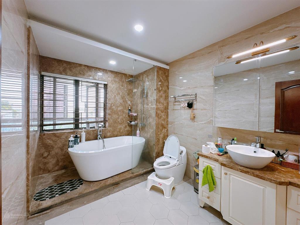 Biệt thự senturia 430m2 vườn lài an phú đông. ngang gần 23m nở hậu. gồm 1pk 1bếp + 6 pn. hồ cá koi