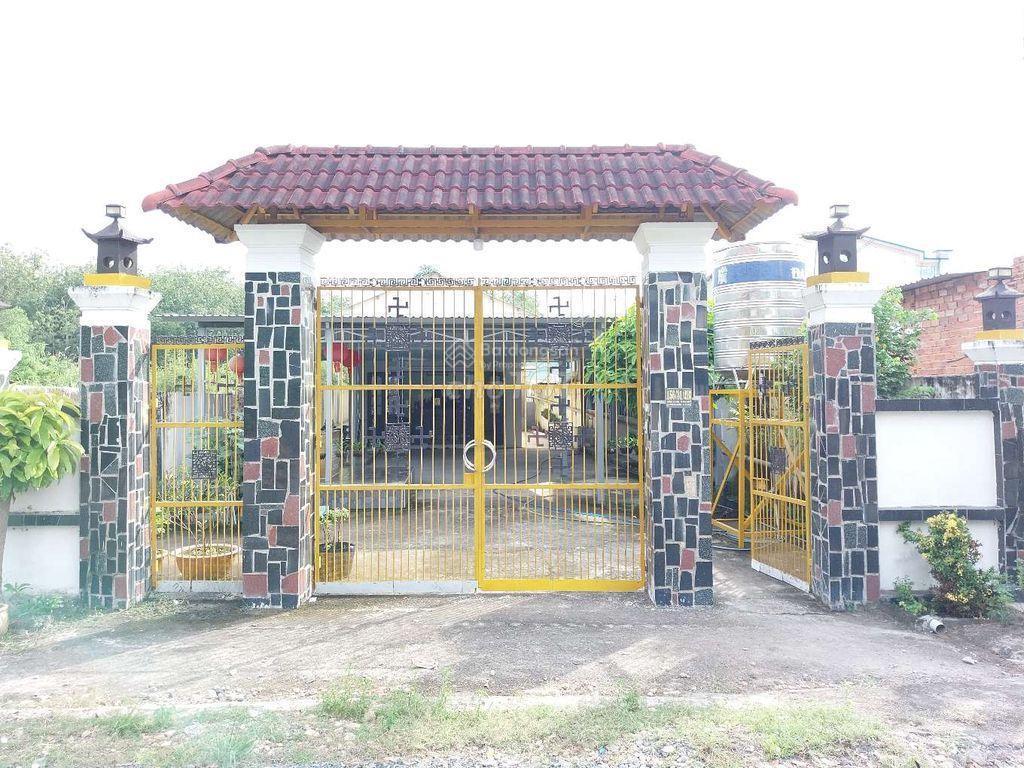 Bán nhà gần cao tốc mộc bài, nhà rộng rãi, thoáng mát, có sân vườn trước và sau