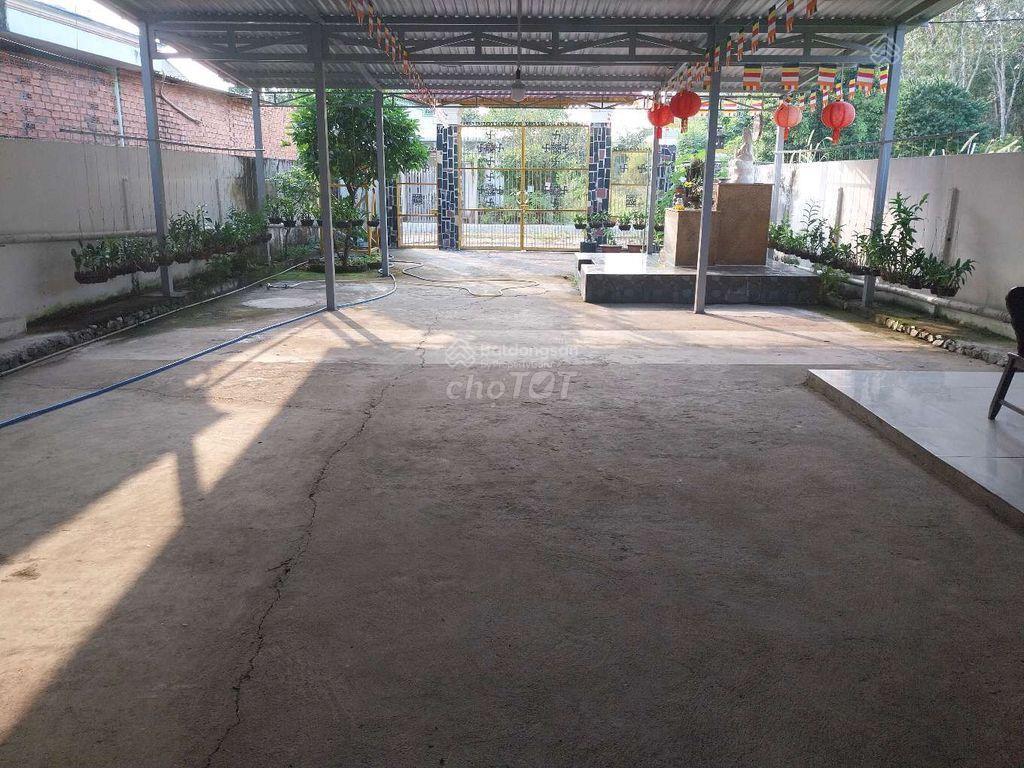 Bán nhà gần cao tốc mộc bài, nhà rộng rãi, thoáng mát, có sân vườn trước và sau