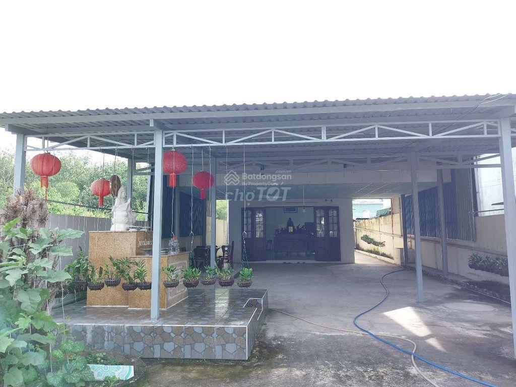 Bán nhà gần cao tốc mộc bài, nhà rộng rãi, thoáng mát, có sân vườn trước và sau