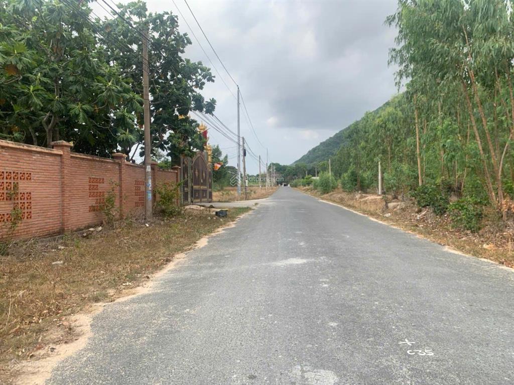 Bán gấp cắt lỗ lô đất ngang rộng, 2665 m2 trong đó có 800 m thổ cư.