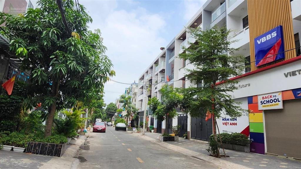 Bán nhà đường 24b tên lửa bình tân.
dt 4x20 4 tầng, giá 10,x tỉ