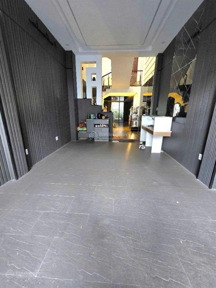 Bán nhà đường 24b tên lửa bình tân.
dt 4x20 4 tầng, giá 10,x tỉ