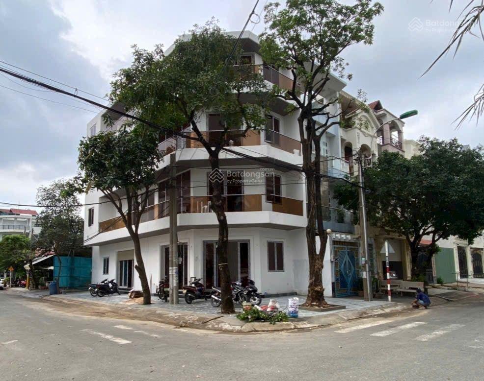 Bán nhà góc 2 mặt tiền kdc tên lửa  5x20m, 4 lầu có thang máy, nhà mới đẹp, 19.5 tỷ