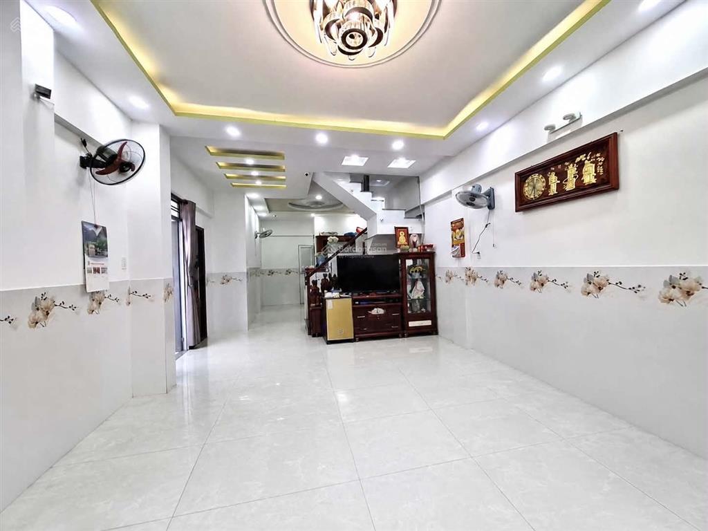 Gần ngã 5 chuồng chó  61m2 (4.7x13m)  ô tô ngủ trong nhà  4pn 5wc  giá 5.x tỷ