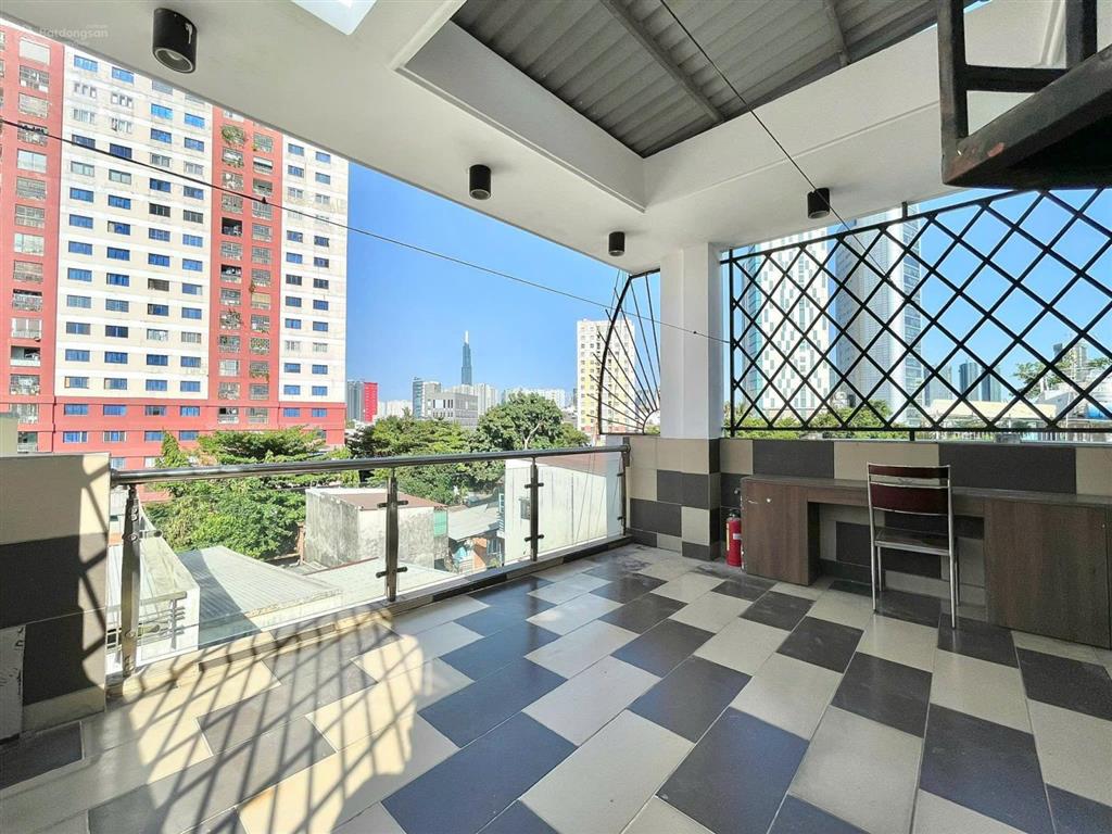 Hot hot hot  studio thang máy  ban công  full nội thất ngay trung tâm bình thạnh