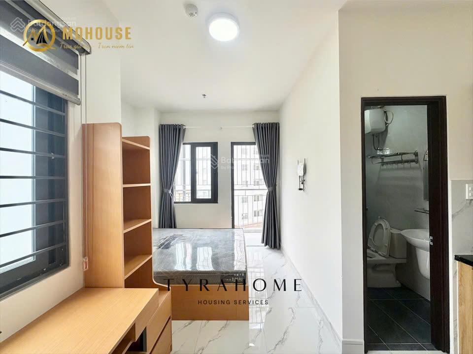 Cho thuê studio ban công thang máy lê trực, bình thạnh