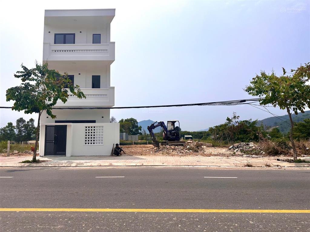 Bán lô đất 2 mặt tiền đường nhựa 26m , phù hợp xây biệt thự giá chỉ gần 10 tỷ
