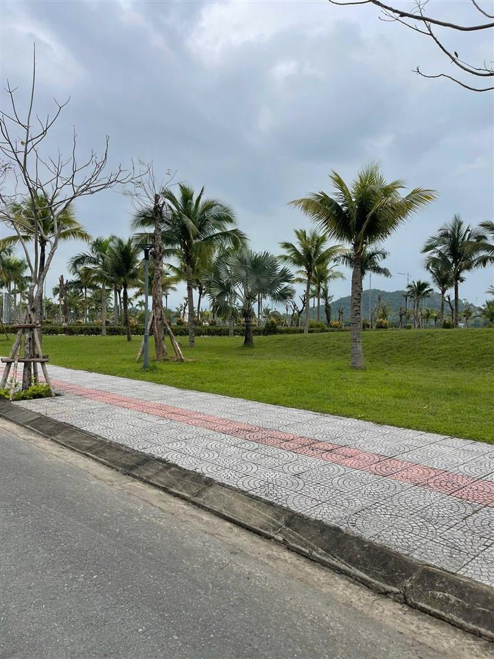 Hiếmlô góc bờ quan 3 đầm sen đà nẵng diện tích khủng 200m2chỉ 10.x tỷ