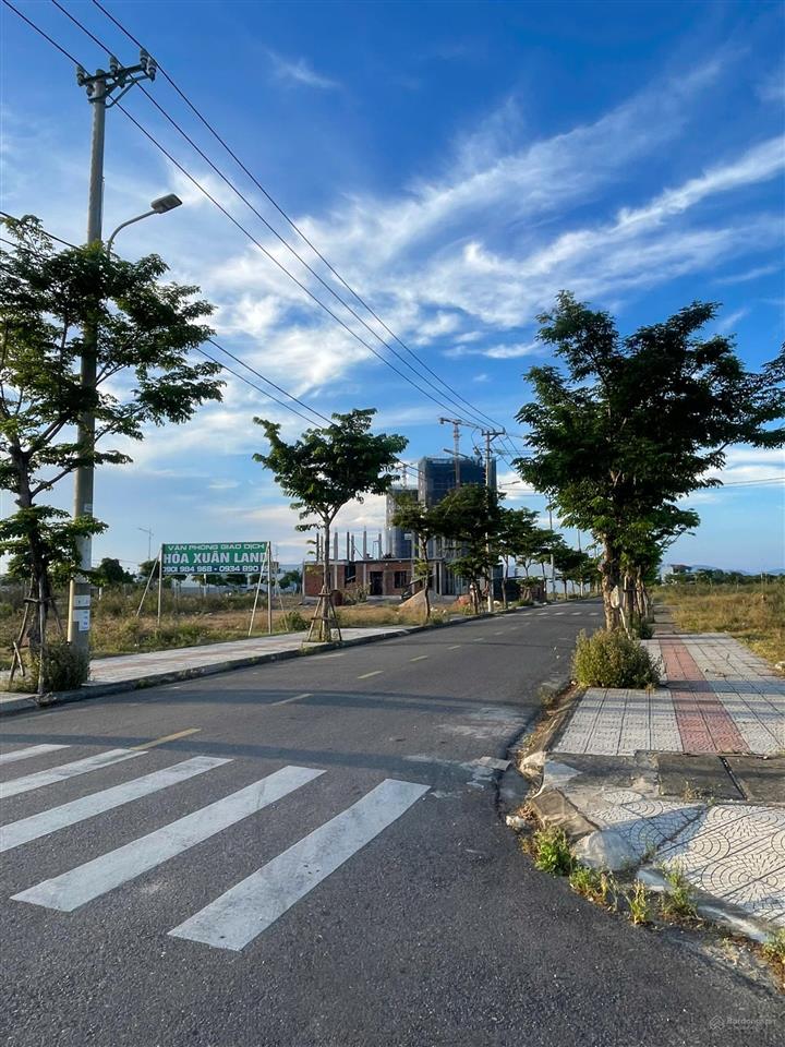 Lô góc siêu đẹp ngay ngã tư bờ quan 3 và đồng khoa đầm sen diện tích 206m2 bao thuế 2%
