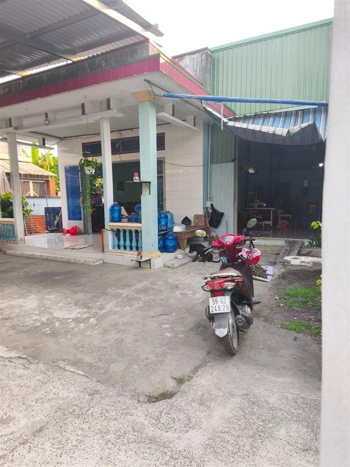 Nhà mặt tiền  hẻm xe hơi  ngang 14m  có sẵn hai căn ở ngay