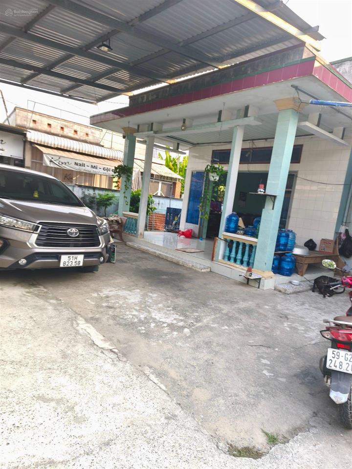 Nhà mặt tiền  hẻm xe hơi  ngang 14m  có sẵn hai căn ở ngay
