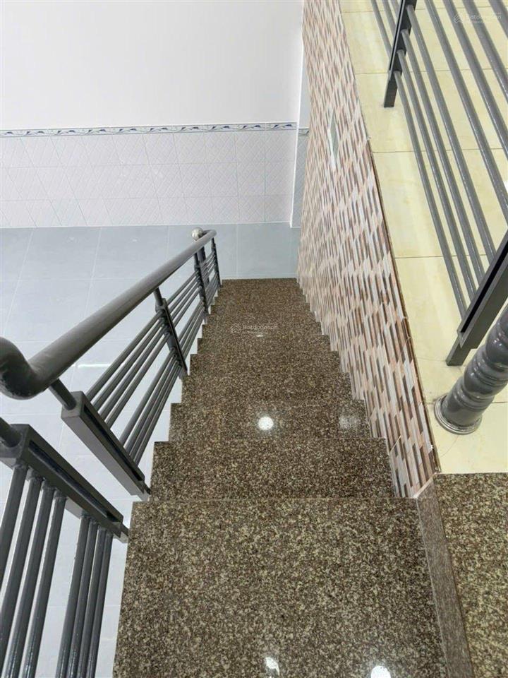 Nhà đẹp mới xây gần đặng thúc vịnh hóc môn  hẻm xe hơi lưu thông  chỉ 3,850 t.ỷ