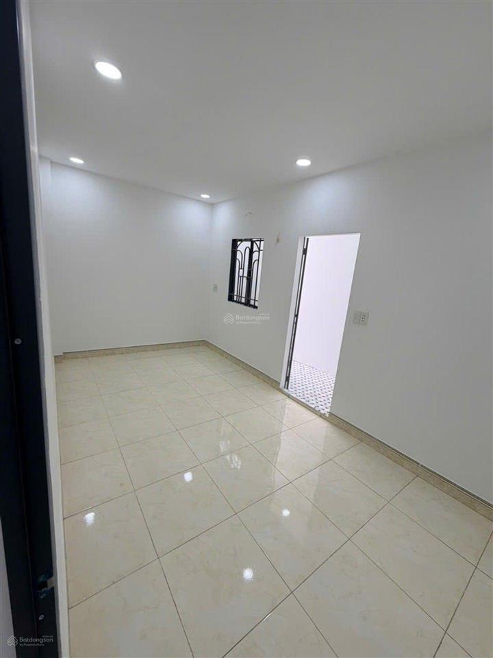 Nhà đẹp mới xây gần đặng thúc vịnh hóc môn  hẻm xe hơi lưu thông  chỉ 3,850 t.ỷ