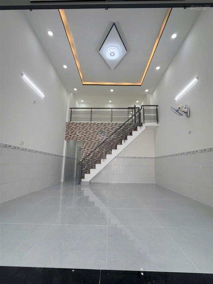 Nhà đẹp mới xây gần đặng thúc vịnh hóc môn  hẻm xe hơi lưu thông  chỉ 3,850 t.ỷ