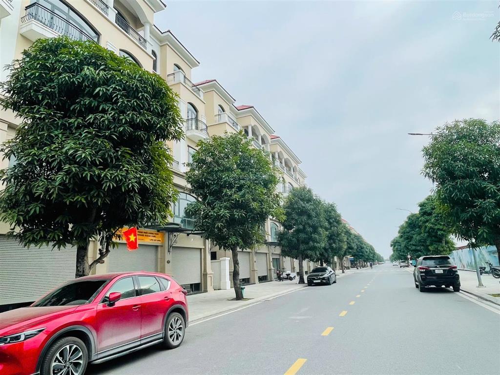 Ngộp ra hàng gấp, chủ nhà thanh lý tài sản shophouse kinh doanh cửa ngõ đi vào 35 toà chung cư