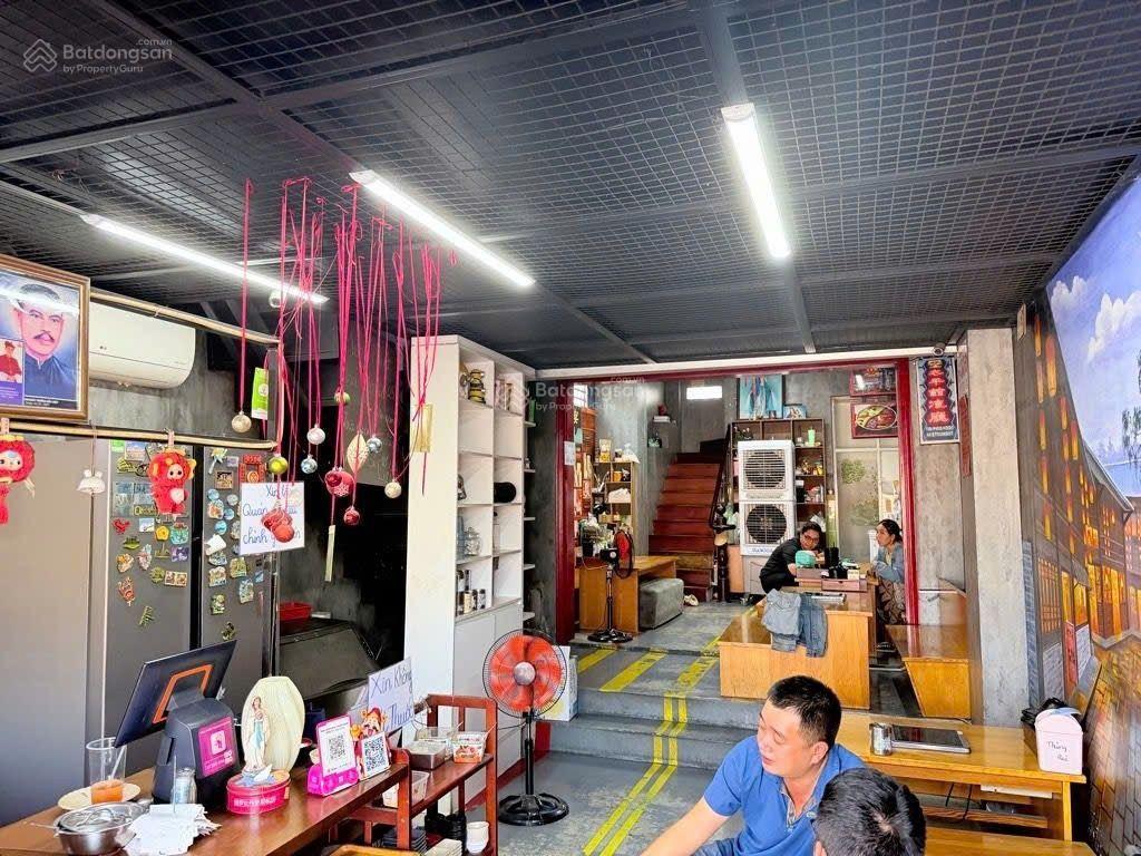 Mặt tiền kha vạn cân ngang 4.5m 3 tầng giá chỉ 8.2 tỷ, hiếm có trung tâm thủ đức