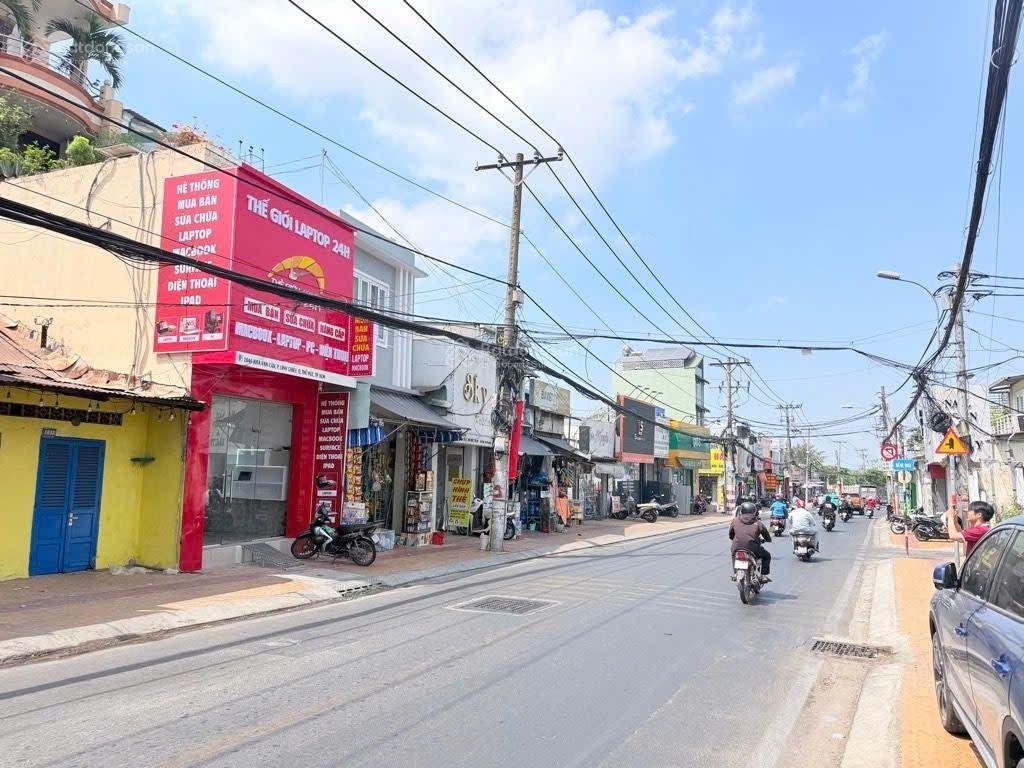 Mặt tiền kha vạn cân ngang 4.5m 3 tầng giá chỉ 8.2 tỷ, hiếm có trung tâm thủ đức