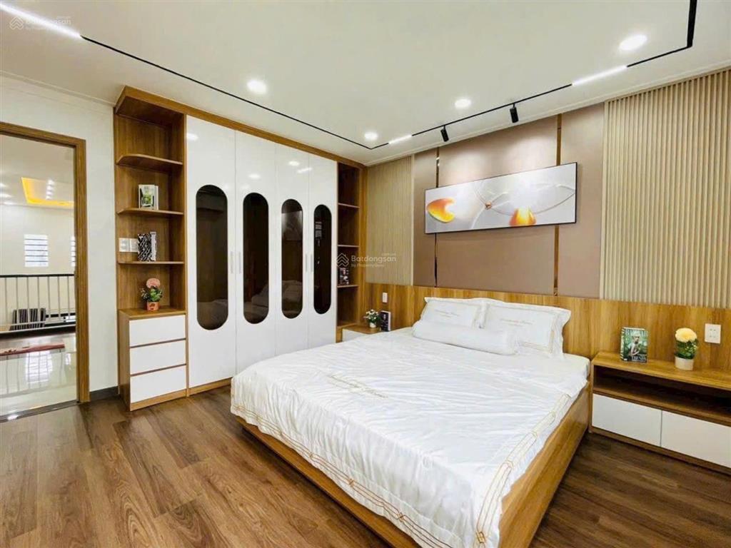 Cv làng hoa  chợ hạnh thông tây, dt 60m2(a4)  3 tầng  đầy đủ công năng, hẻm 4m...nhà đẹp ở ngay