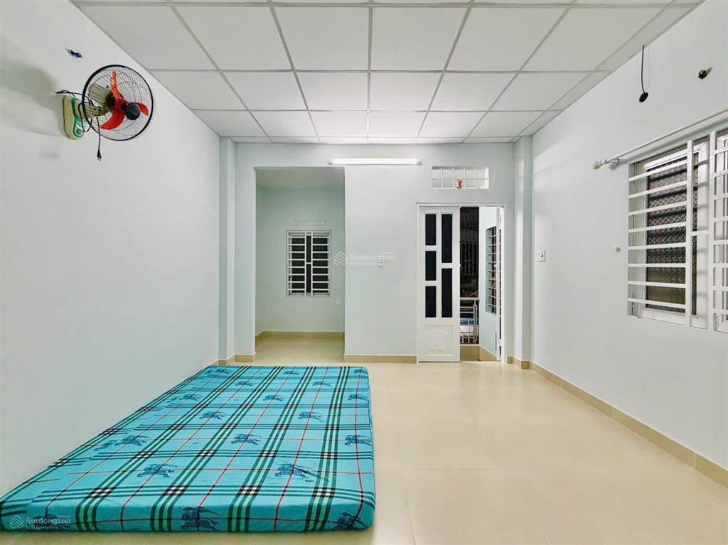 Lô góc 3 mặt  nhà đẹp 2 tầng  3pn  58m2  ngang 4.5m  ngay cv gia đinh  2 phut về sân bay tsn