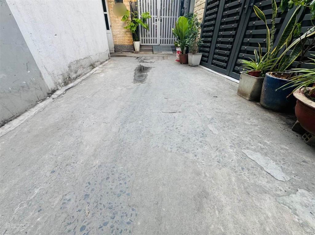 Trung tâm gò vấp  cạnh ubnd p. gò vâp, diện tích cn bảy. hai m2, ngang lớn. vừa ở vừa kinh doanh.