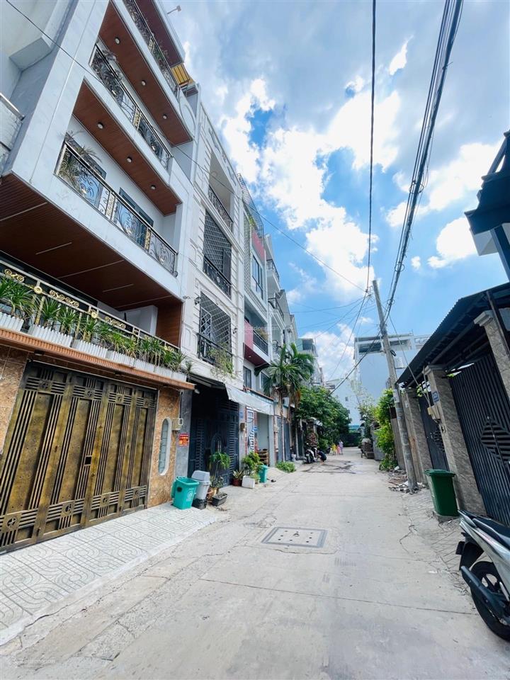 Bán nhà riêng  4x16, 4 tầng, 4pn khép kín. chủ xây tâm huyết kiên cố. hxh. nhỉnh 6tỷ..cv làng hoa