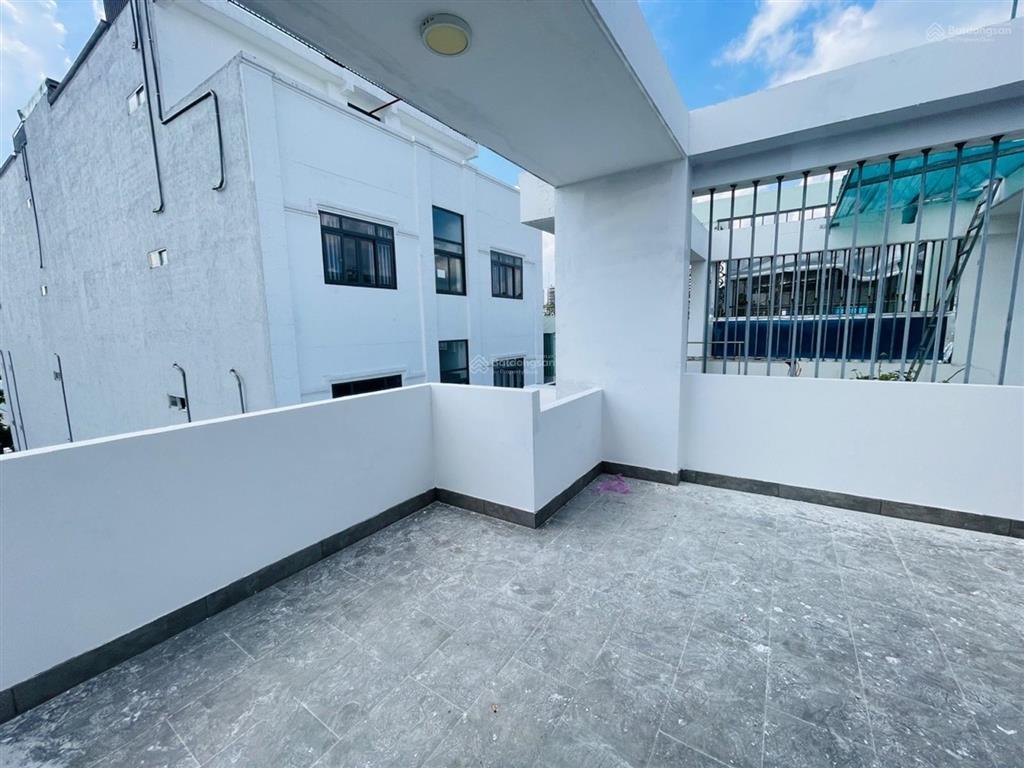 Bán nhà riêng  4x16, 4 tầng, 4pn khép kín. chủ xây tâm huyết kiên cố. hxh. nhỉnh 6tỷ..cv làng hoa