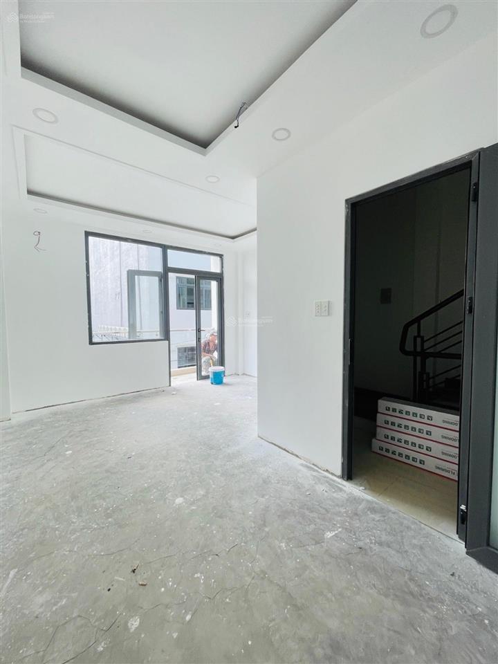 Bán nhà riêng  4x16, 4 tầng, 4pn khép kín. chủ xây tâm huyết kiên cố. hxh. nhỉnh 6tỷ..cv làng hoa