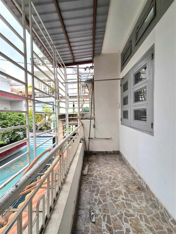 Nhà đẹp nguyễn văn trỗi  nguyễn trọng tuyển  hẻm trước nhà rộng 4m 2 tầng. nhỉnh 5tỷ..