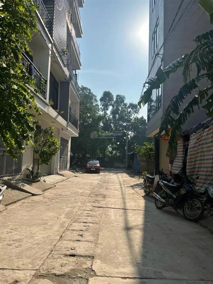 Nhà mới 5 tầng mặt tiền 5m đường 8m ô tô tránh nhau
mặt tiền rộng 5m vuông đẹp
đường trước nhà