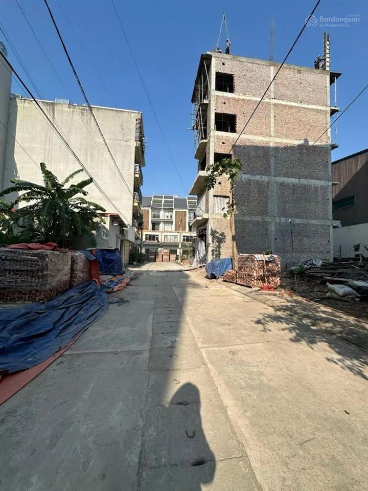 Nhà mới 5 tầng mặt tiền 5m đường 8m ô tô tránh nhau
mặt tiền rộng 5m vuông đẹp
đường trước nhà