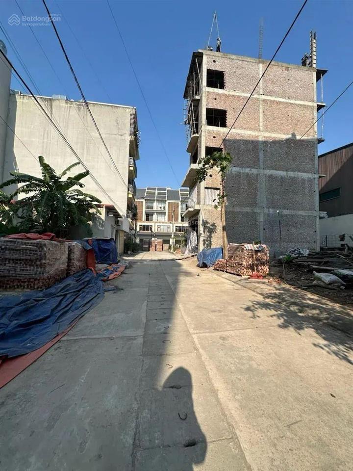 Nhà mới 5 tầng mặt tiền 5m đường 8m ô tô tránh nhau
mặt tiền rộng 5m vuông đẹp
đường trước nhà