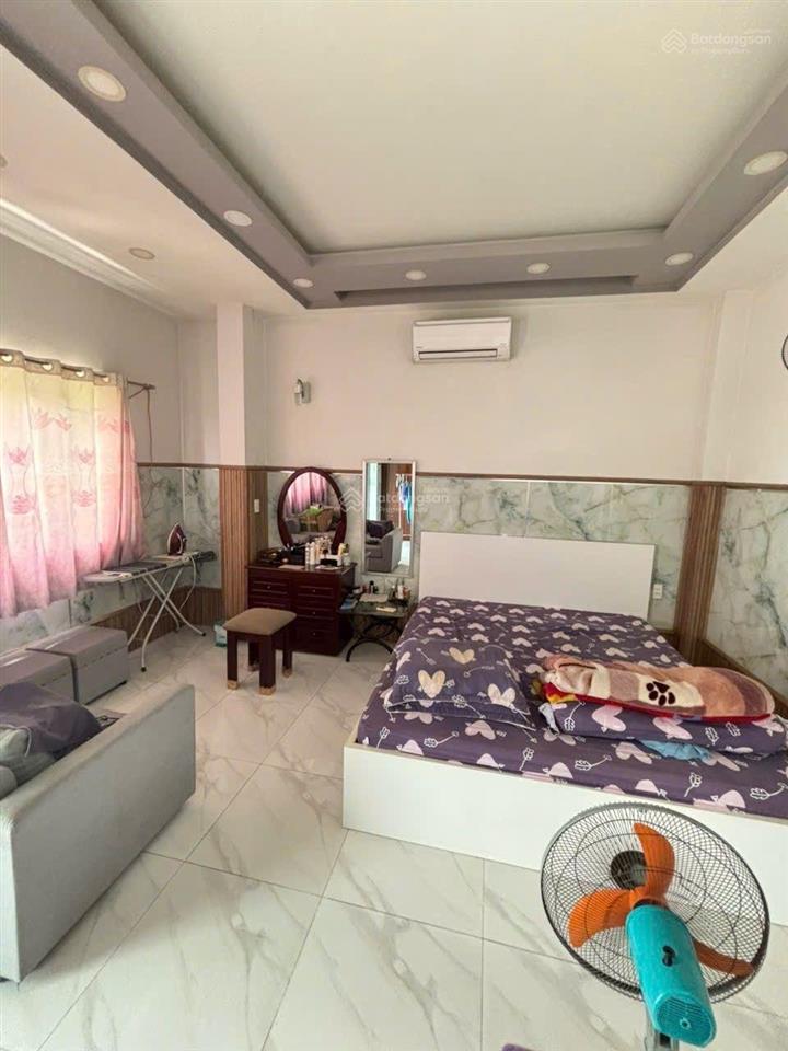 Bán nhà và dãy phòng trọ 18 phòng