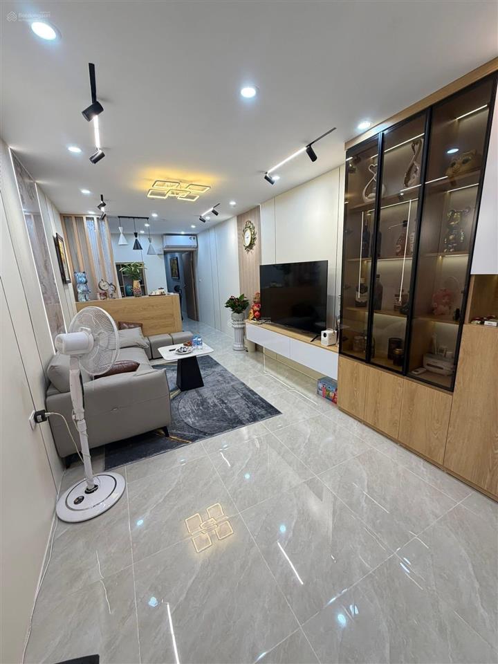 Giảm giá sốc bán căn hộ phố 8/3, phường quỳnh mai, dt 37m2 mặt tiền 3.2m 1 tầng giá 5.39 tỷ