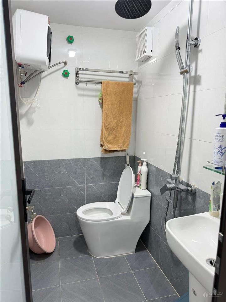 Giảm giá sốc bán căn hộ phố 8/3, phường quỳnh mai, dt 37m2 mặt tiền 3.2m 1 tầng giá 5.39 tỷ