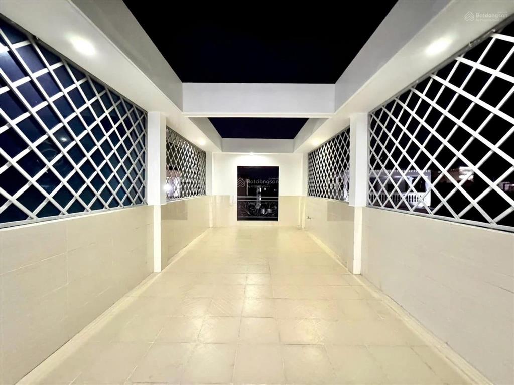 Hạ 1 tỷ còn 8.9 tỷ tl  bán nhà mới hẻm xe hơi nơ trang long 4x13m cn 52m2  5 tầng full nội thất