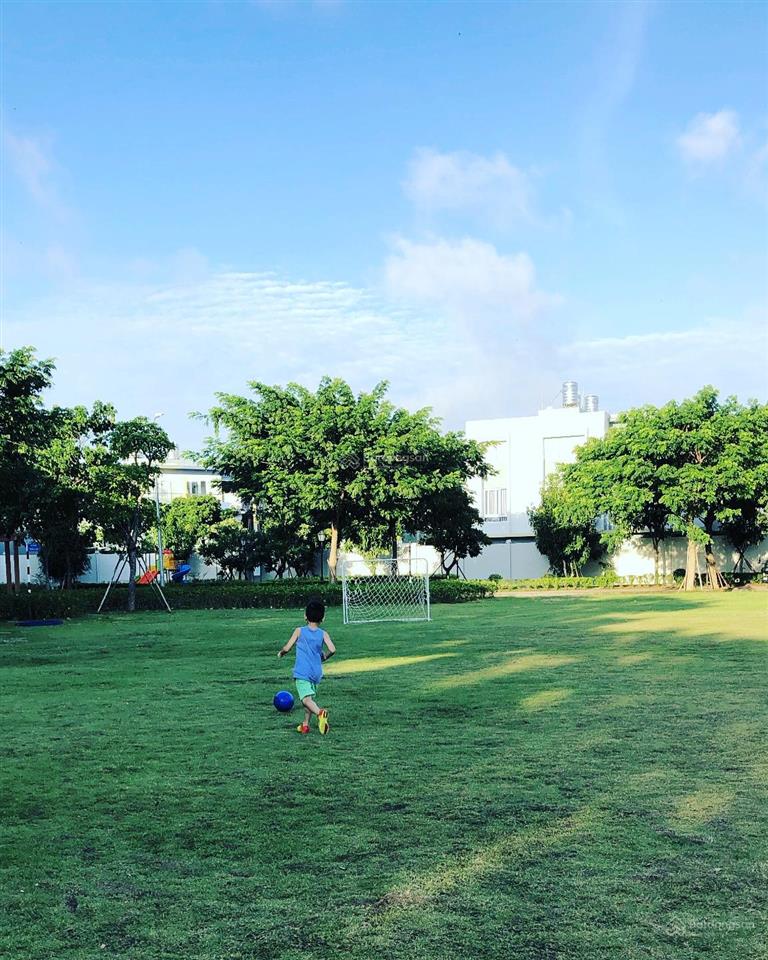 Nhà trong khu compound, view công viên vừa yên tĩnh vừa có sinh khí.