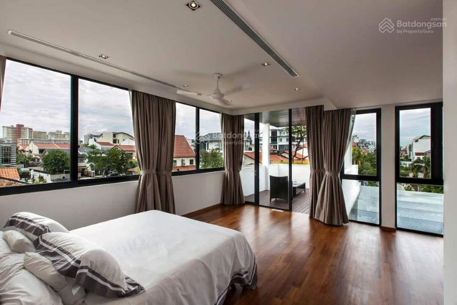 Bán nhà lạc long quân đường ô tô thông, mặt tiền rộng, có sân vườn, lô góc 29 tỷ