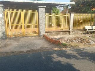 Nhà đường nhựa, gần kcn. ngang 10m, hậu 50m. 1,35 tỷ tl