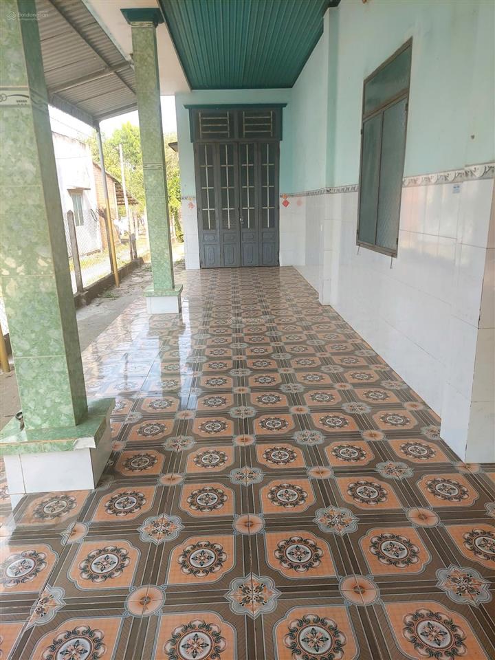 Nhà đường nhựa, gần kcn. ngang 10m, hậu 50m. 1,35 tỷ tl