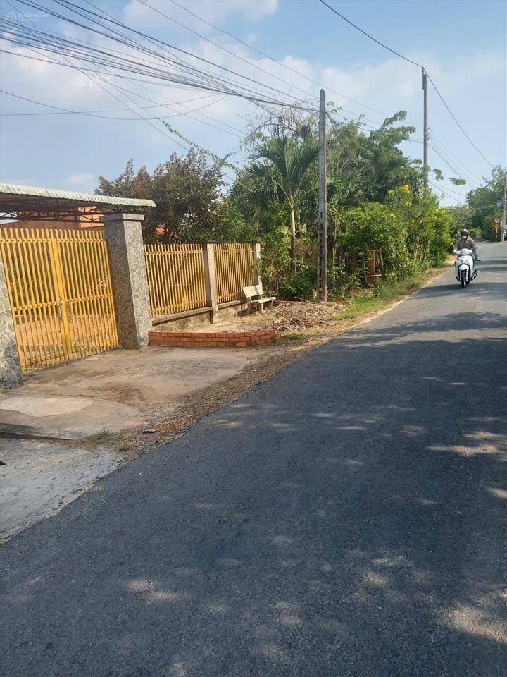 Nhà đường nhựa, gần kcn. ngang 10m, hậu 50m. 1,35 tỷ tl