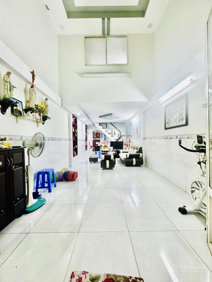 Trung tâm phú nhuận  hẻm ô tô  2 tầng đúc (4pn)  76m2  ngay cv gia định, hồ văn huê