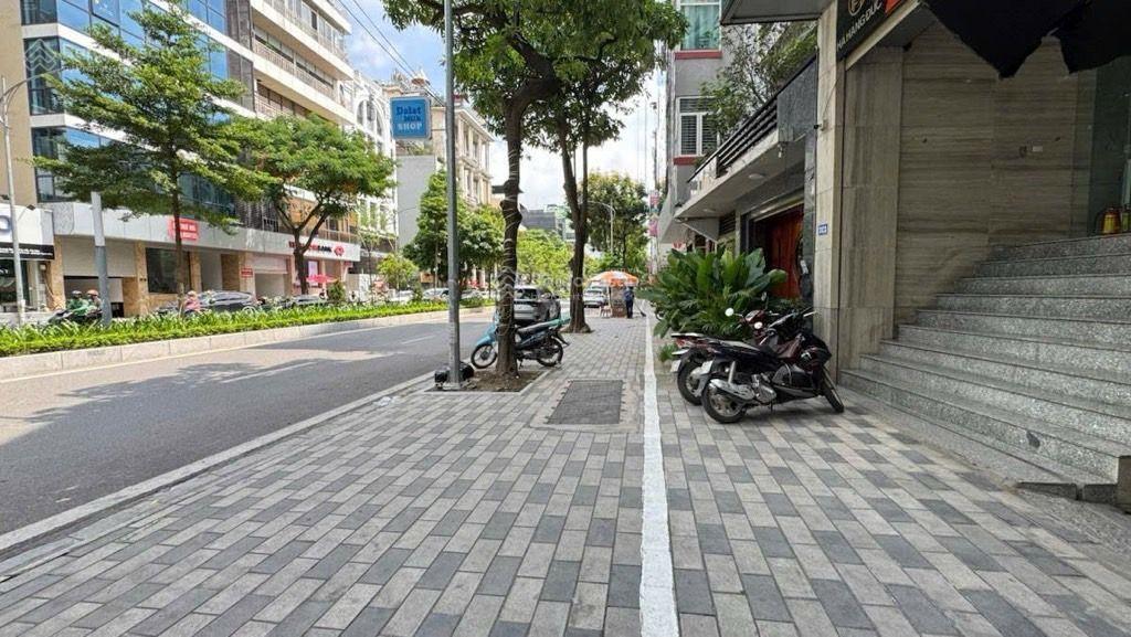 Hiếm  toà bulding mặt phố liễu giai 100m2  7 tầng thang máy vỉa hè đá bóng  kinh doanh khủng