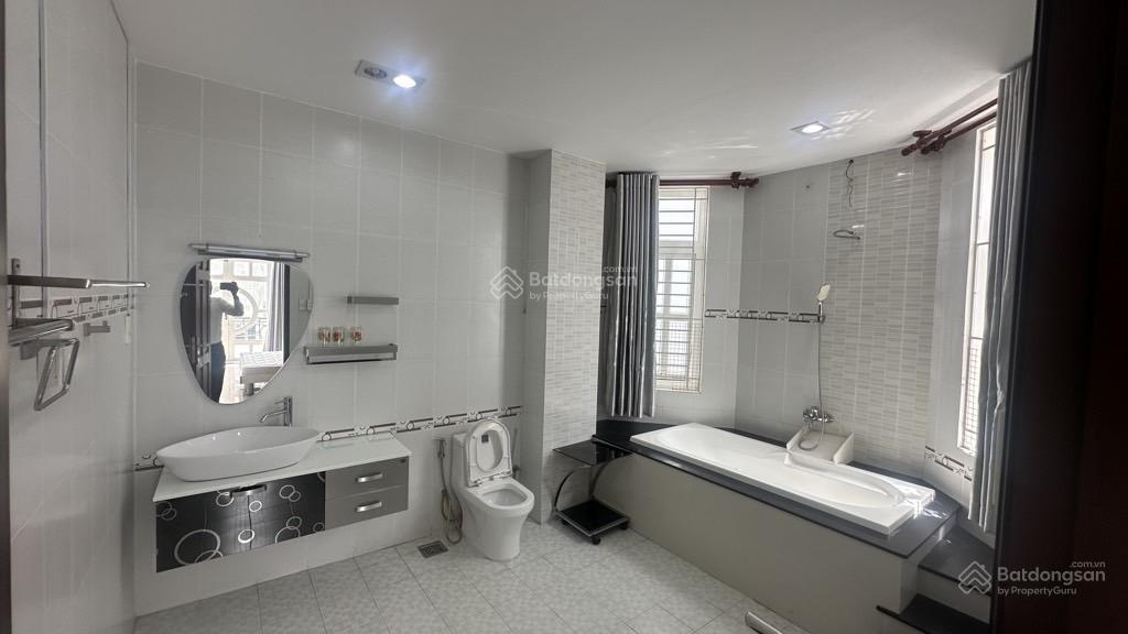 Giảm sốc 2 tỷ lê trực  biệt thự 3 tầng  oto vào nhà  210m2  còn 23 tỷ