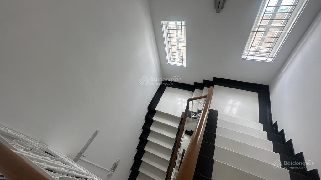 Giảm sốc 2 tỷ lê trực  biệt thự 3 tầng  oto vào nhà  210m2  còn 23 tỷ