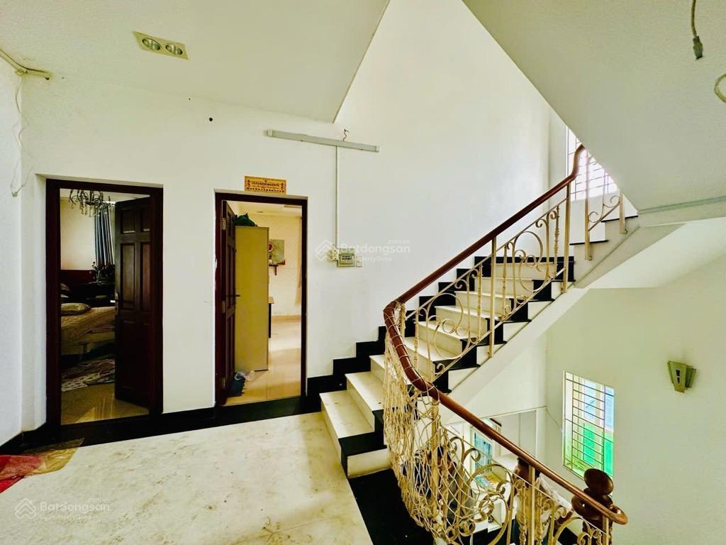Giảm sốc 2 tỷ lê trực  biệt thự 3 tầng  oto vào nhà  210m2  còn 23 tỷ