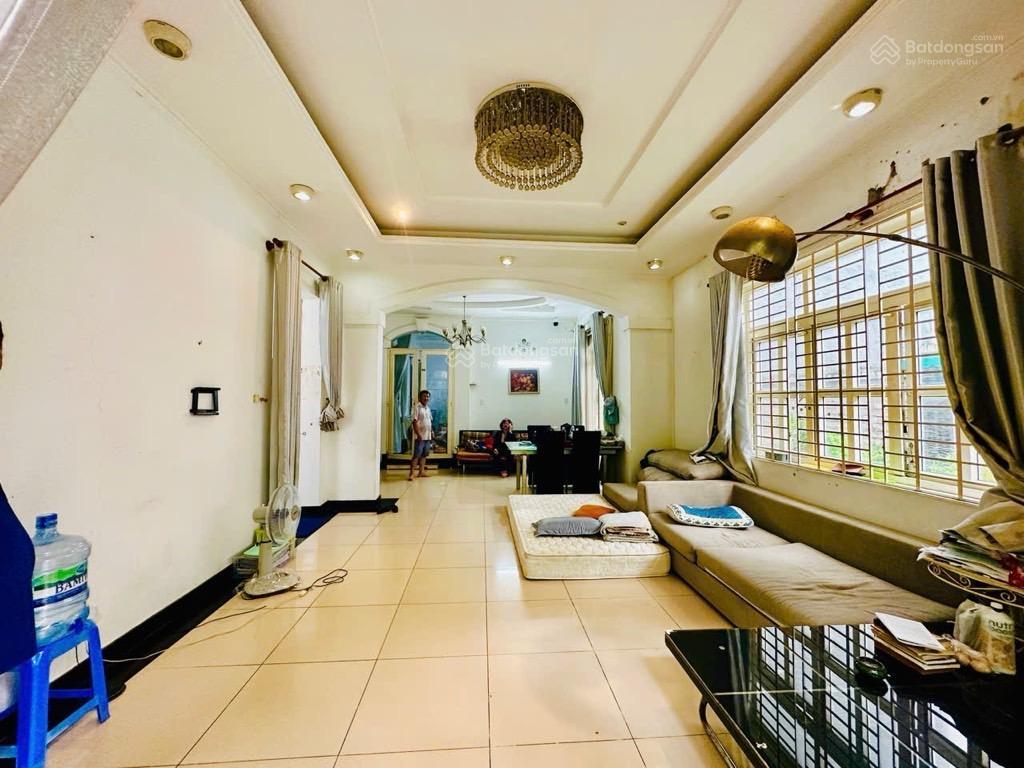 Giảm sốc 2 tỷ lê trực  biệt thự 3 tầng  oto vào nhà  210m2  còn 23 tỷ