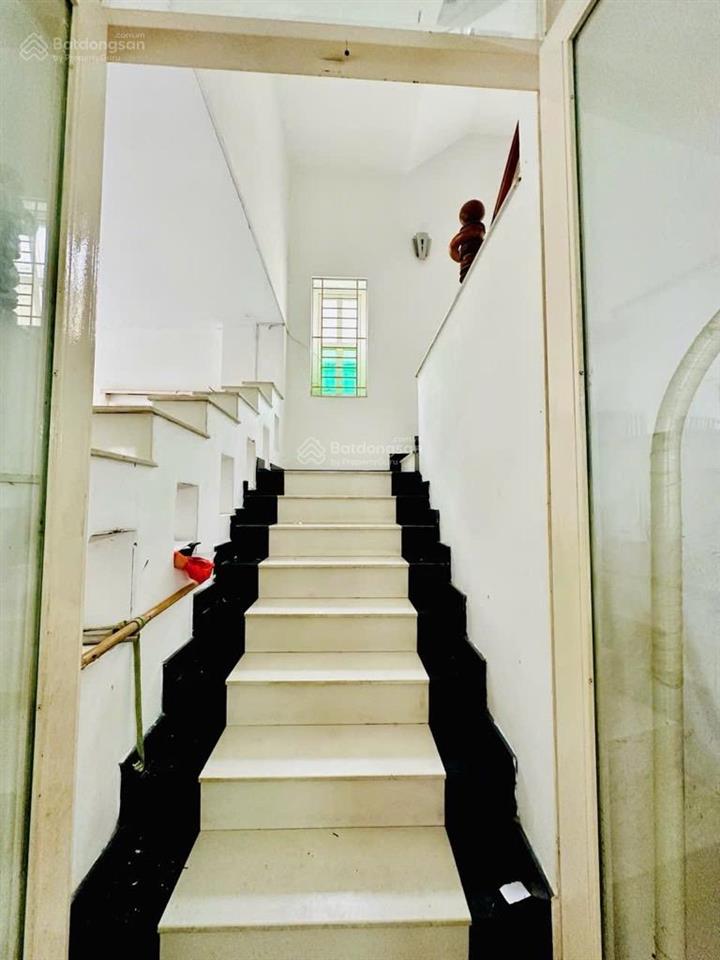 Giảm sốc 2 tỷ lê trực  biệt thự 3 tầng  oto vào nhà  210m2  còn 23 tỷ