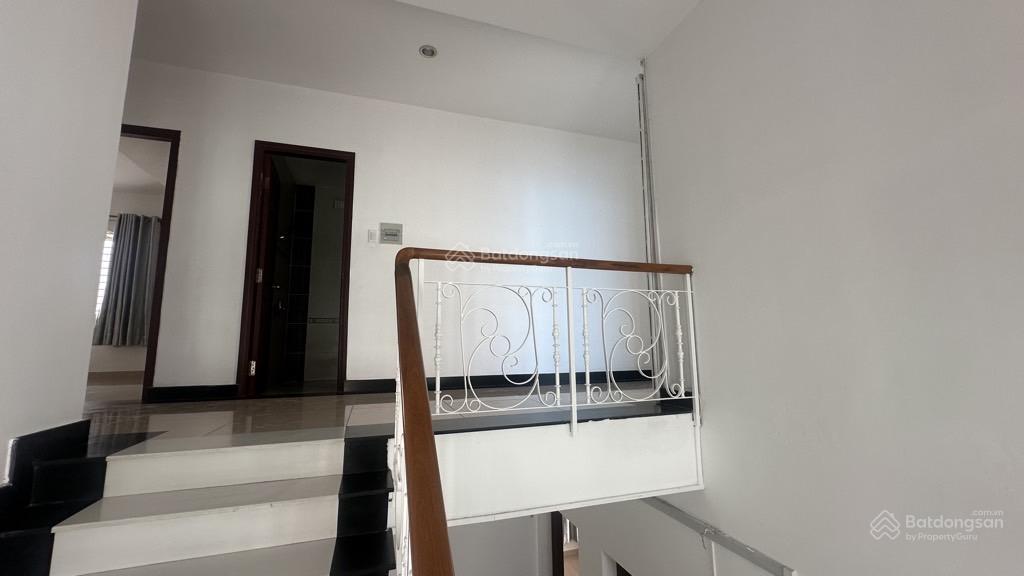 Giảm sốc 2 tỷ lê trực  biệt thự 3 tầng  oto vào nhà  210m2  còn 23 tỷ
